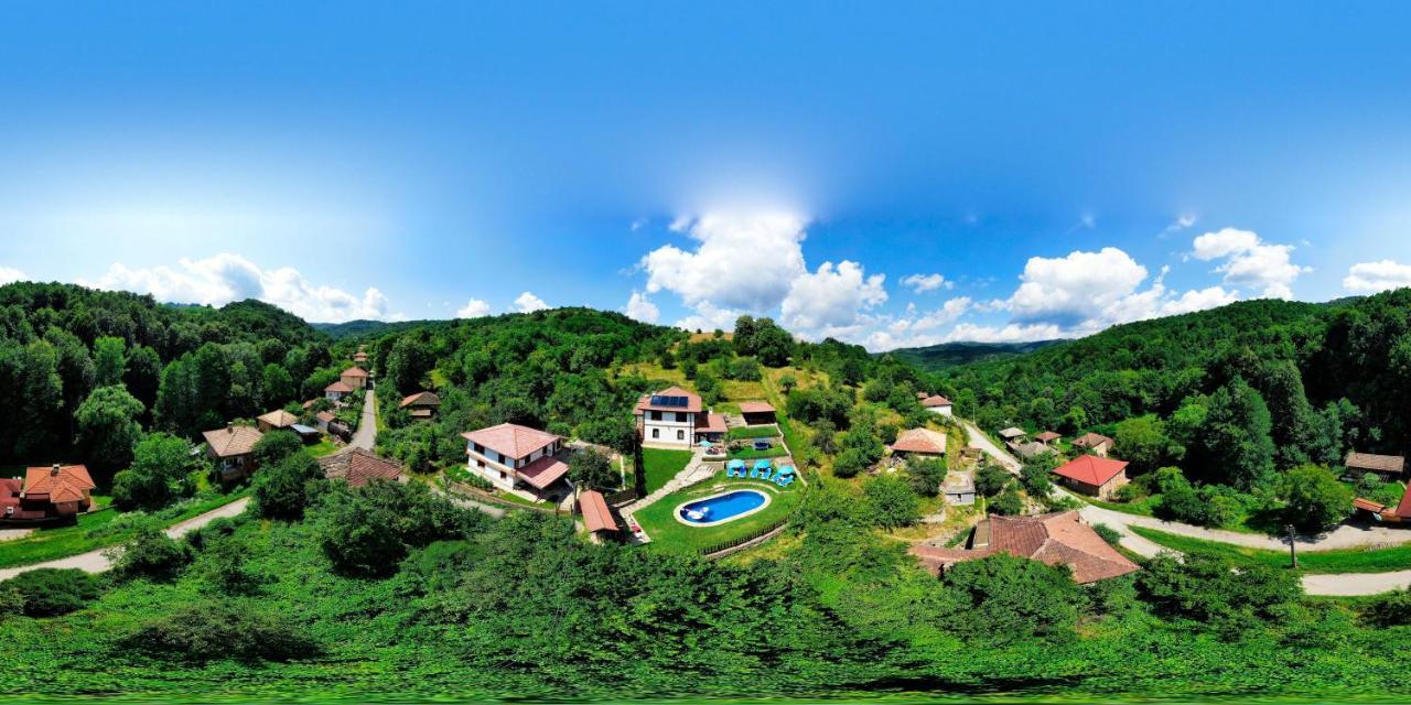 House Maya ตริยาฟนา ภายนอก รูปภาพ