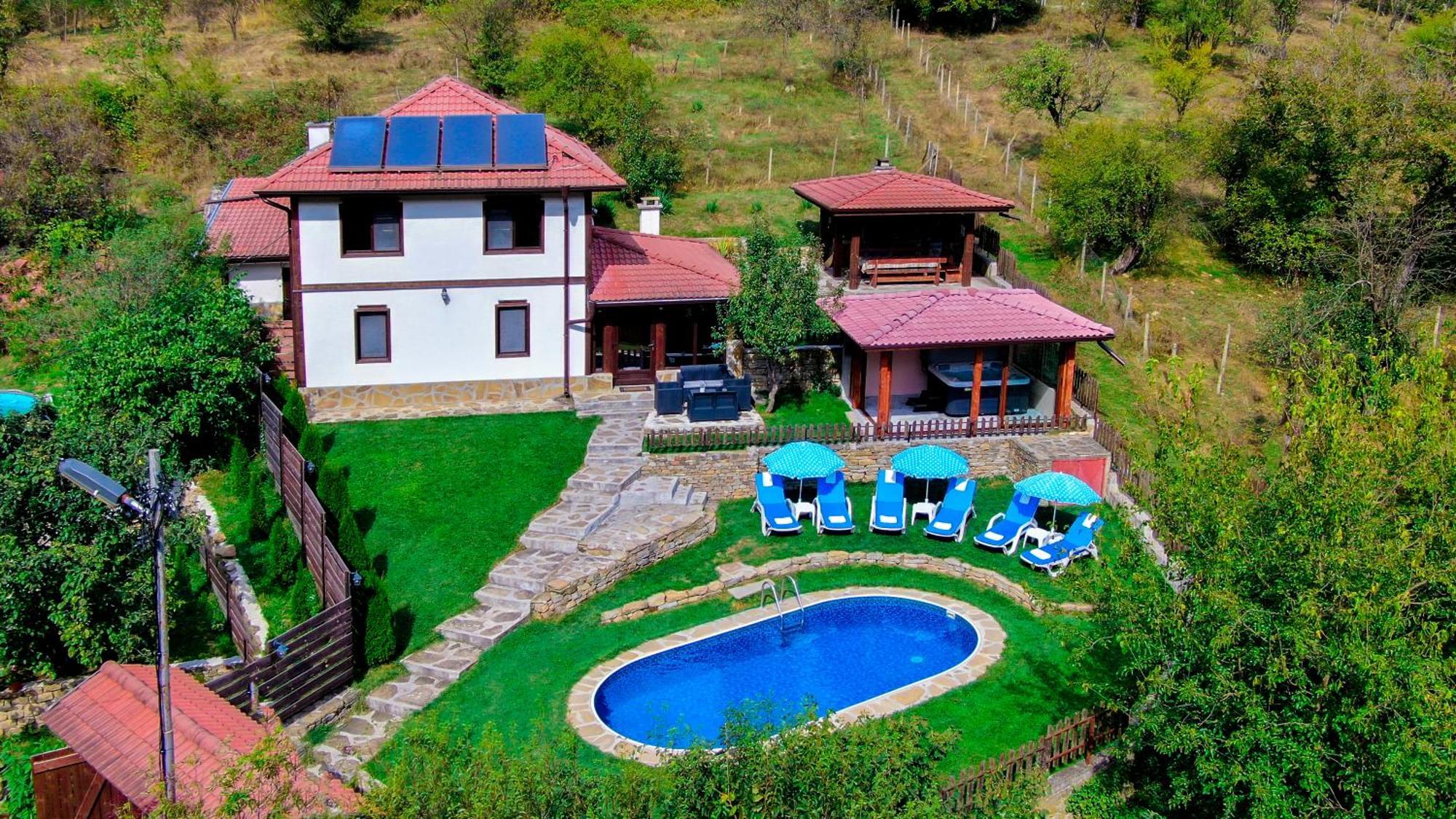 House Maya ตริยาฟนา ภายนอก รูปภาพ